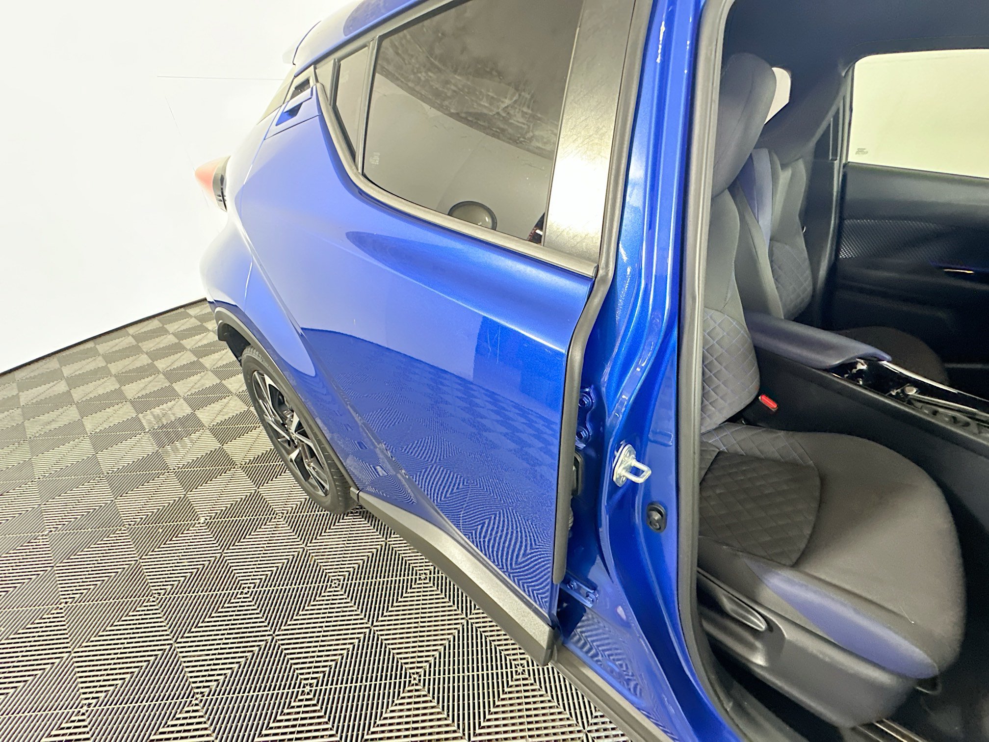 Used 2021 Toyota C-HR XLE FWD image 28