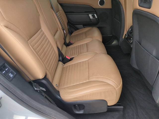 Used 2023 Land Rover Discovery Metropolitan Edition AWD/4WD image 17