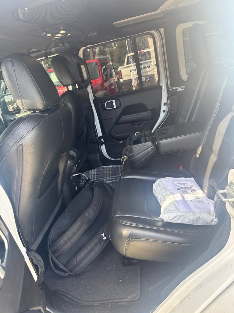 Used 2022 Jeep Wrangler Unlimited Sahara AWD/4WD image 19