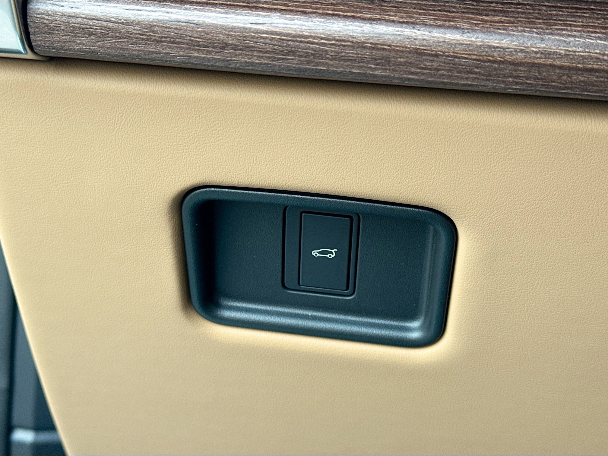 New 2026 Land Rover Range Rover SE image 34