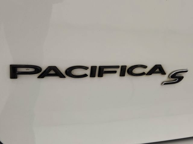 Used 2018 Chrysler Pacifica Touring Plus w/ S Appearance Package FWD image 32