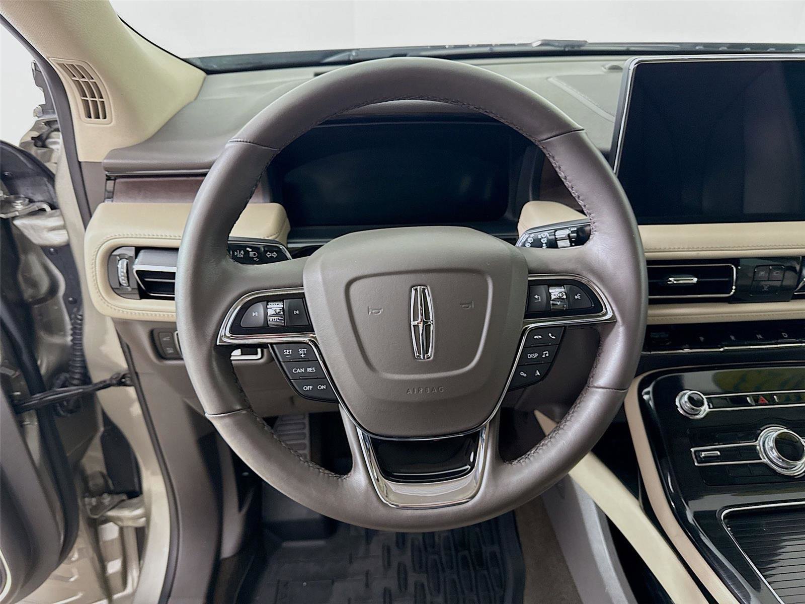 Used 2023 Lincoln Nautilus Reserve image 12