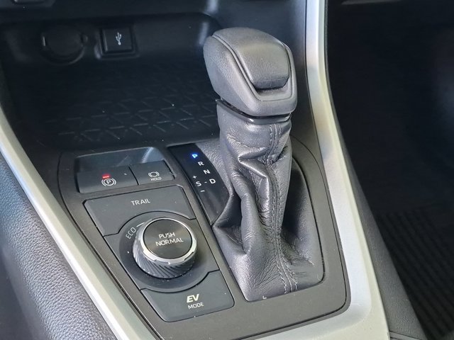 Used 2021 Toyota RAV4 XLE AWD/4WD image 22