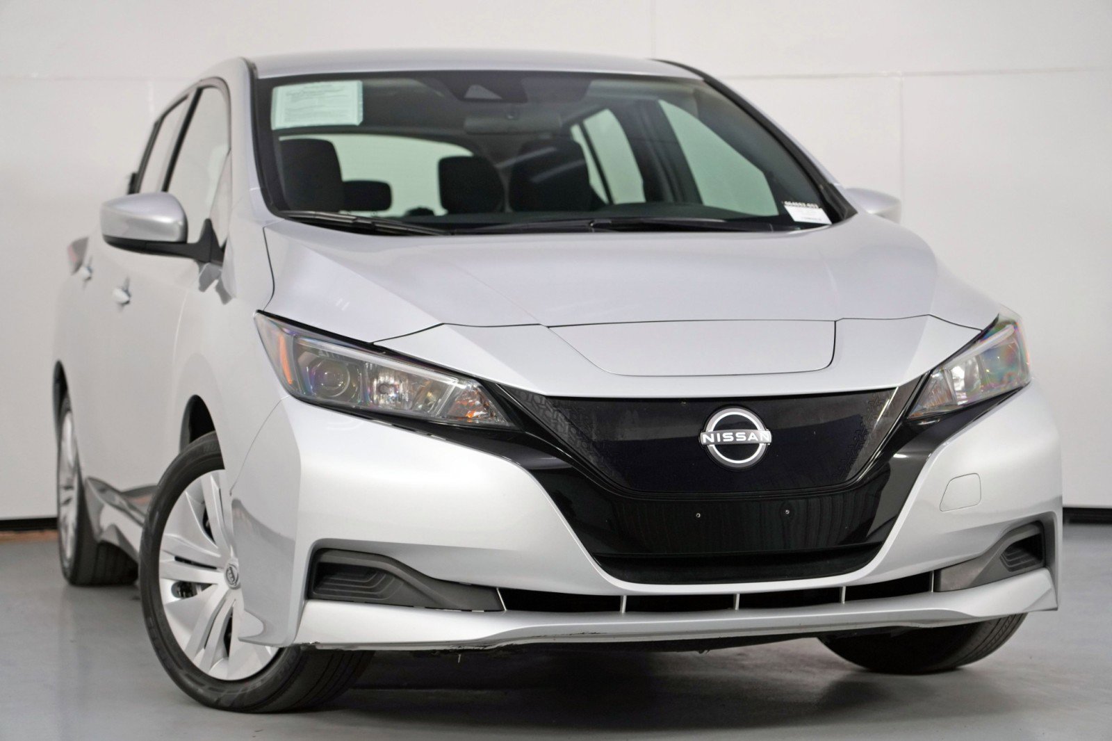 Used 2025 Nissan Leaf S image 2