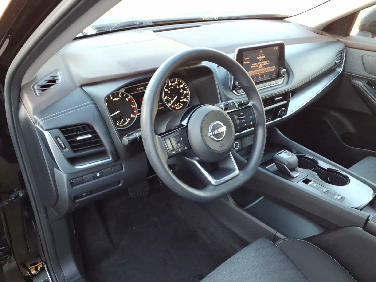 Used 2023 Nissan Rogue SV FWD image 14