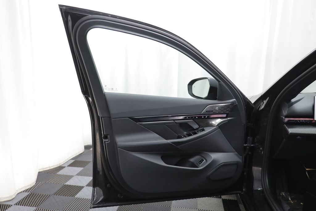 New 2026 BMW i5 eDrive40 w/ M Sport Package image 4