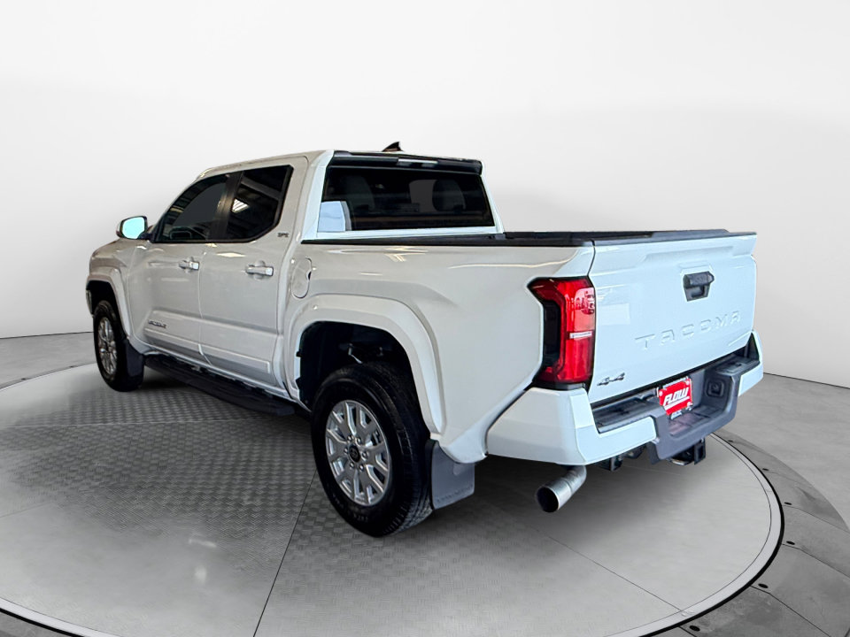 Used 2025 Toyota Tacoma SR5 AWD/4WD image 5