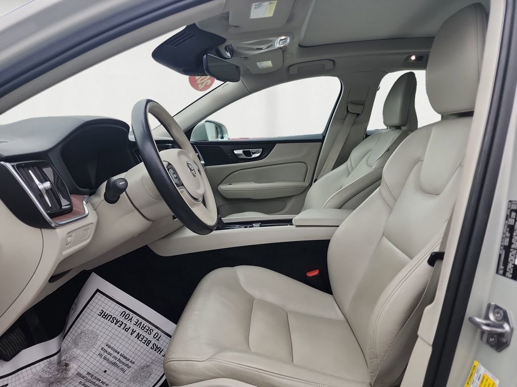Used 2021 Volvo S60 T6 Momentum image 9