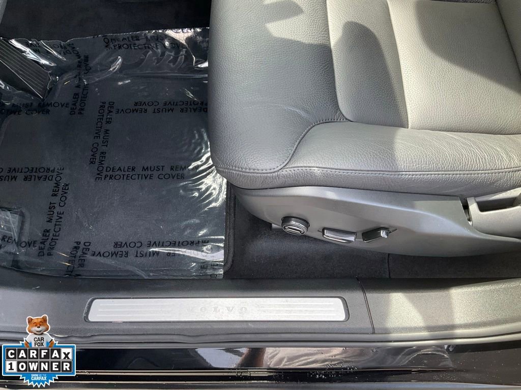 Used 2025 Volvo XC60 B5 Plus image 15