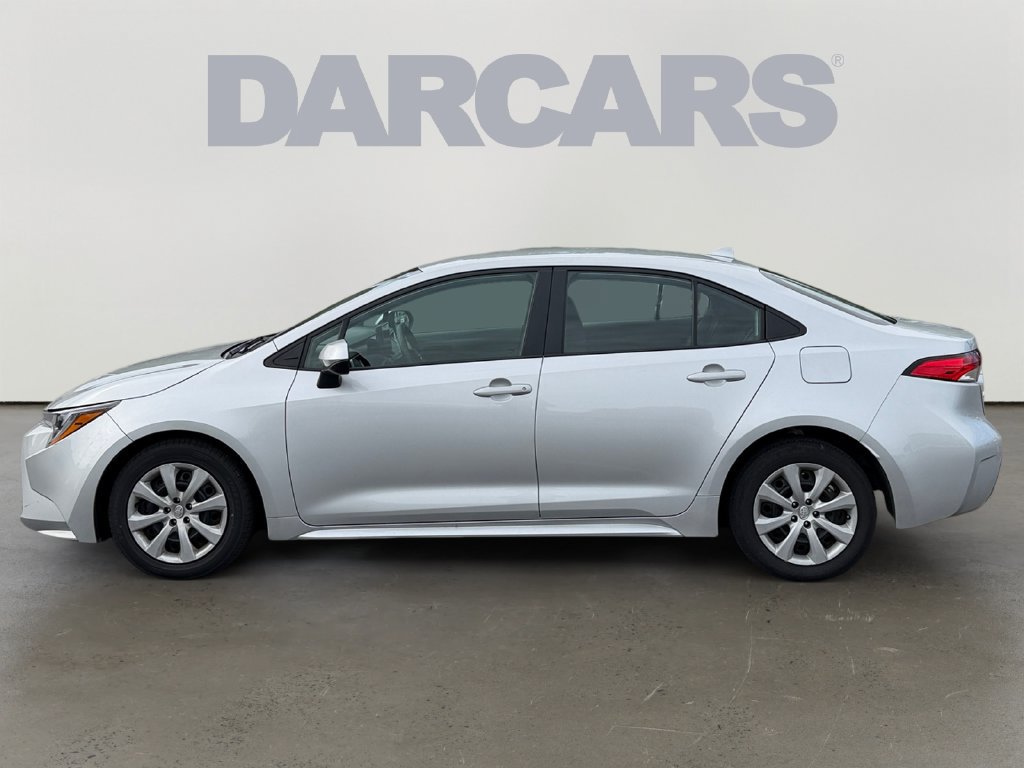 Used 2025 Toyota Corolla LE FWD image 4