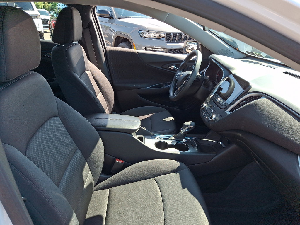 Used 2025 Chevrolet Malibu LT FWD image 12
