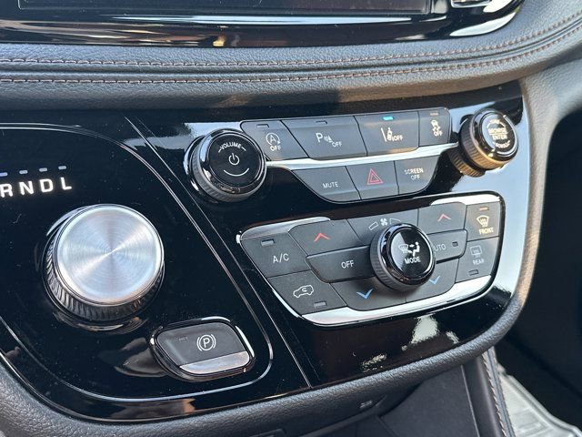 New 2026 Chrysler Pacifica Pinnacle image 25