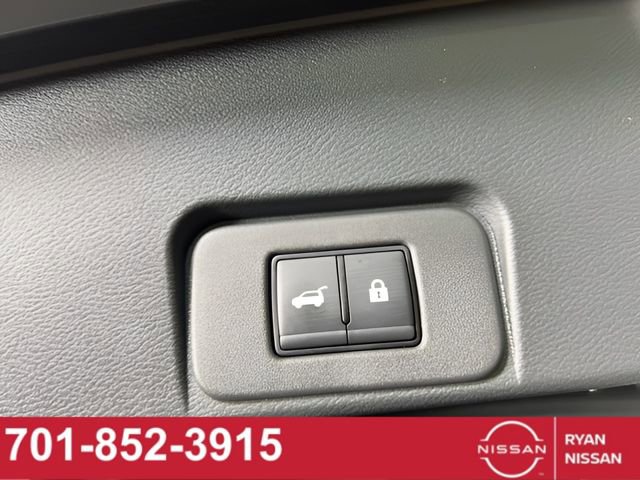 Certified 2025 Nissan Rogue Platinum w/ Tech Package image 8