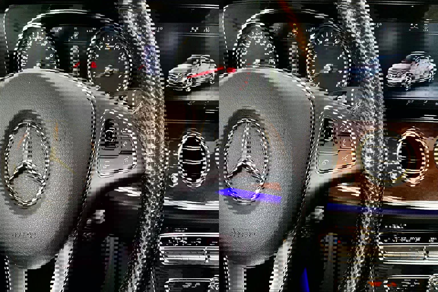 Used 2017 Mercedes-Benz E 300 4MATIC image 25