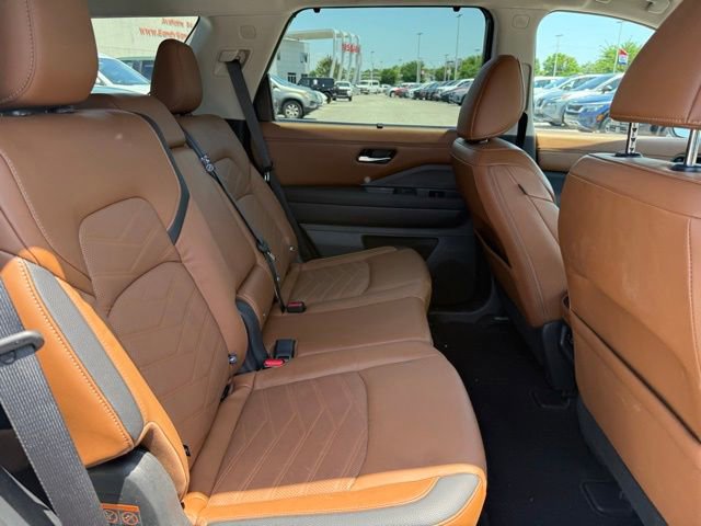Used 2023 Nissan Pathfinder Platinum w/ Cargo Package AWD/4WD image 20
