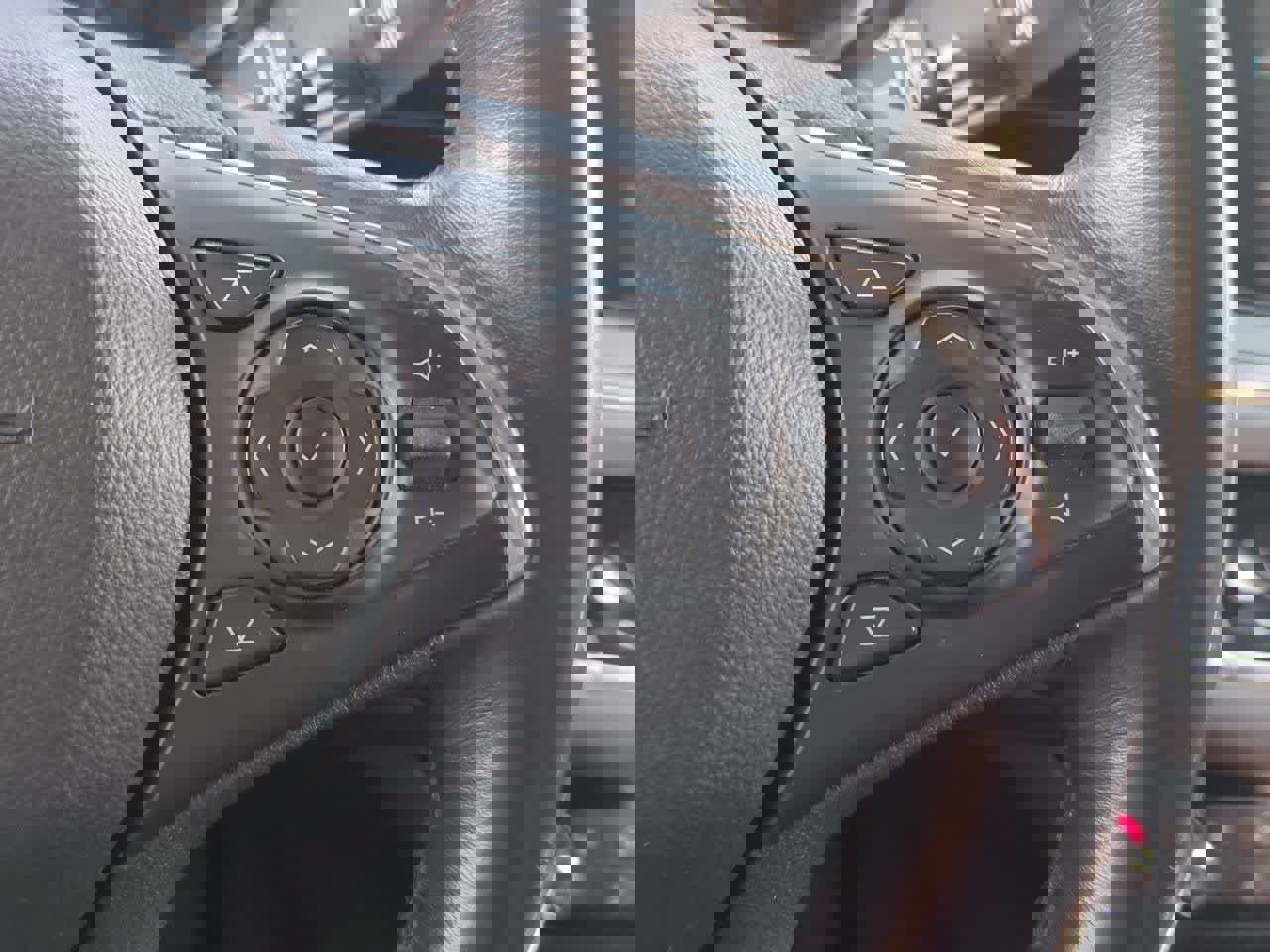 Used 2018 Buick Enclave Essence AWD/4WD image 26