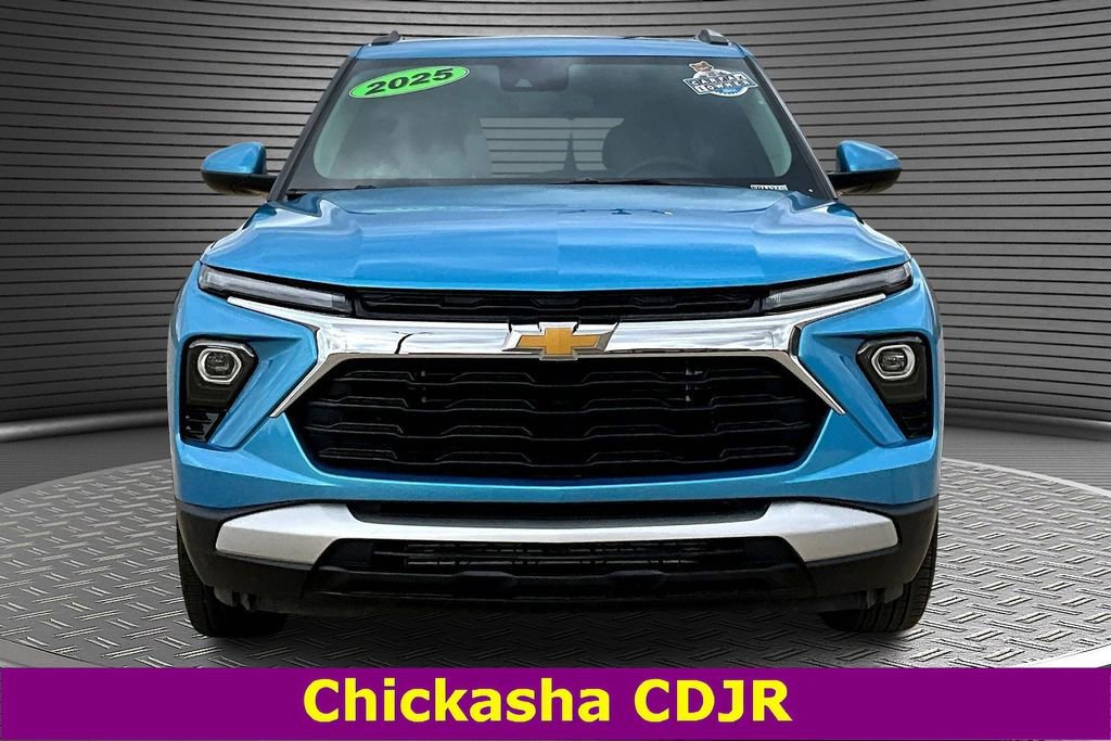 Used 2025 Chevrolet TrailBlazer LT image 2