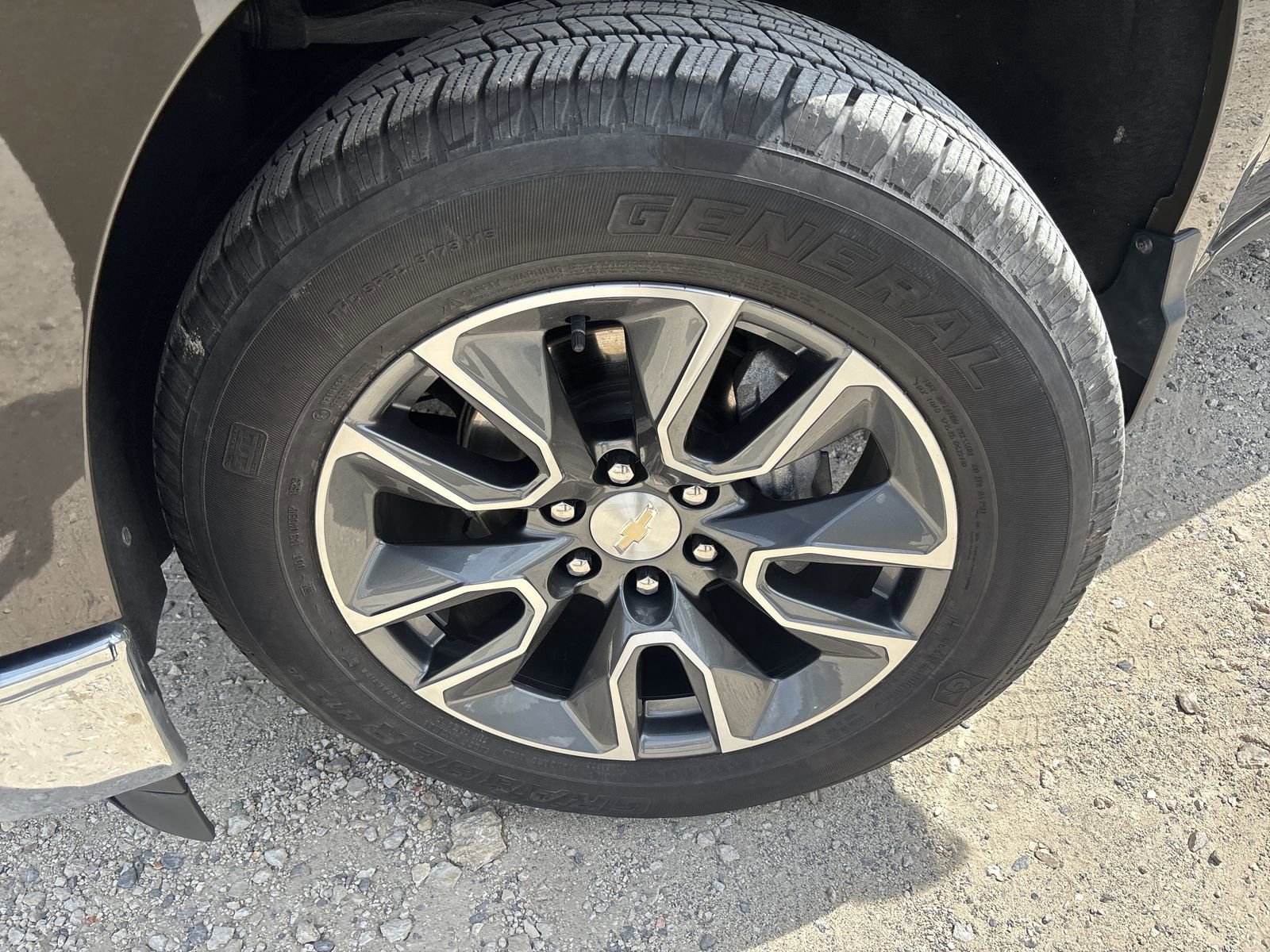 Used 2023 Chevrolet Silverado 1500 LT AWD/4WD image 13