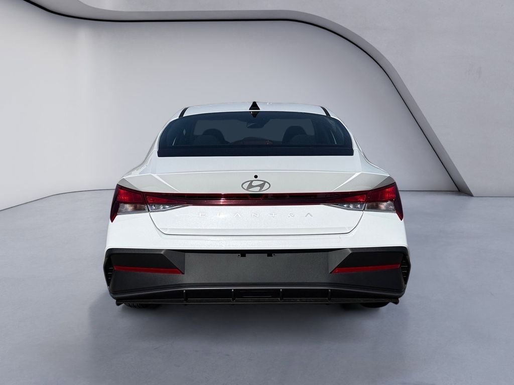 New 2026 Hyundai Elantra SE FWD image 4
