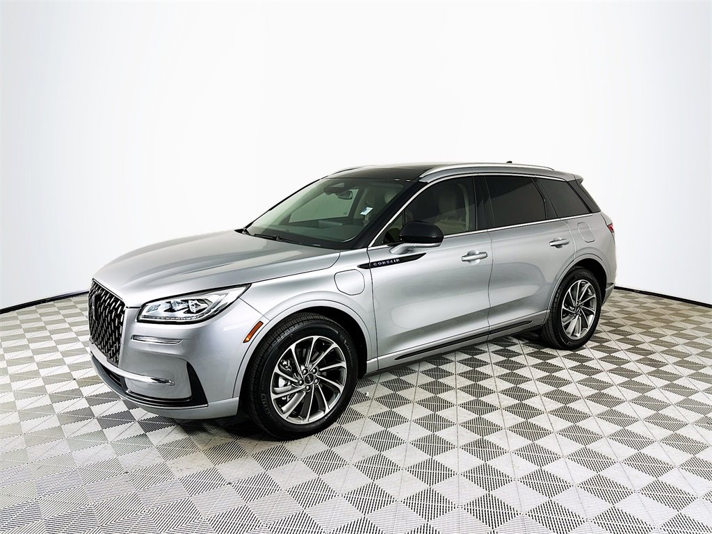 Used 2024 Lincoln Corsair Grand Touring image 3