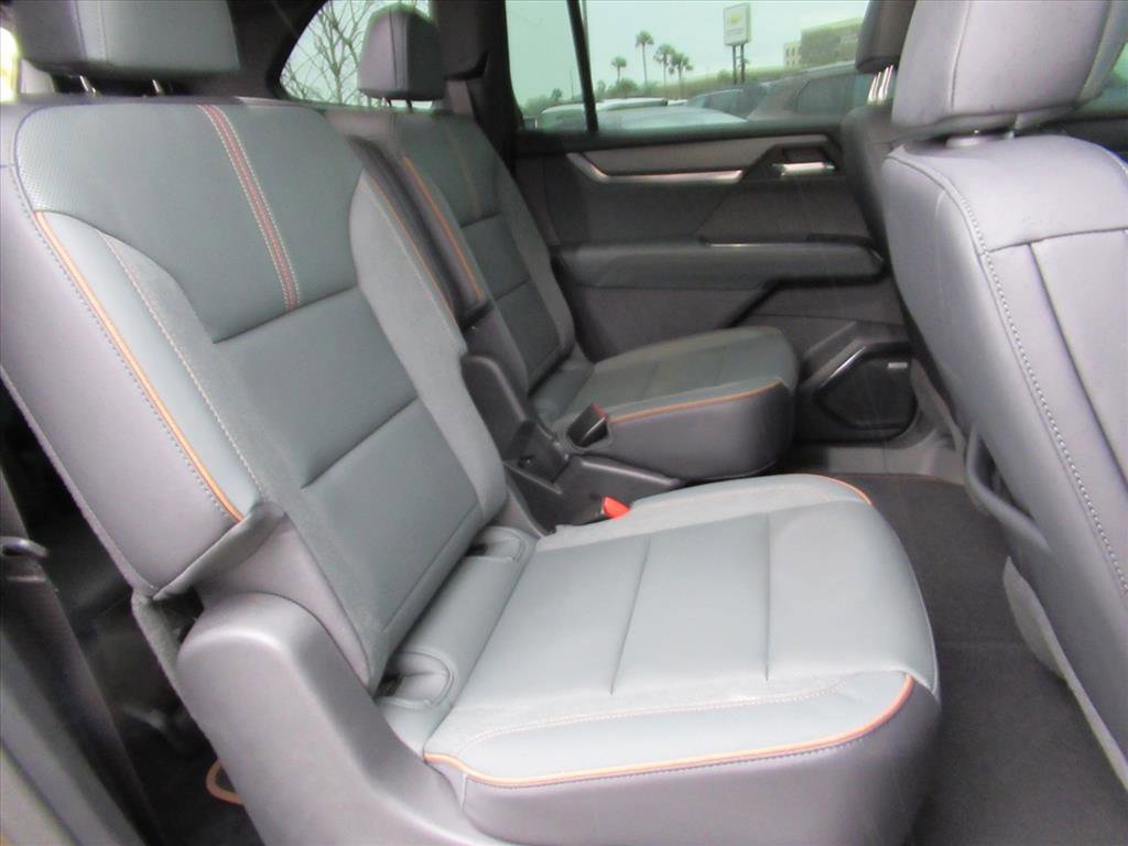 Used 2025 GMC Acadia AT4 AWD/4WD image 28