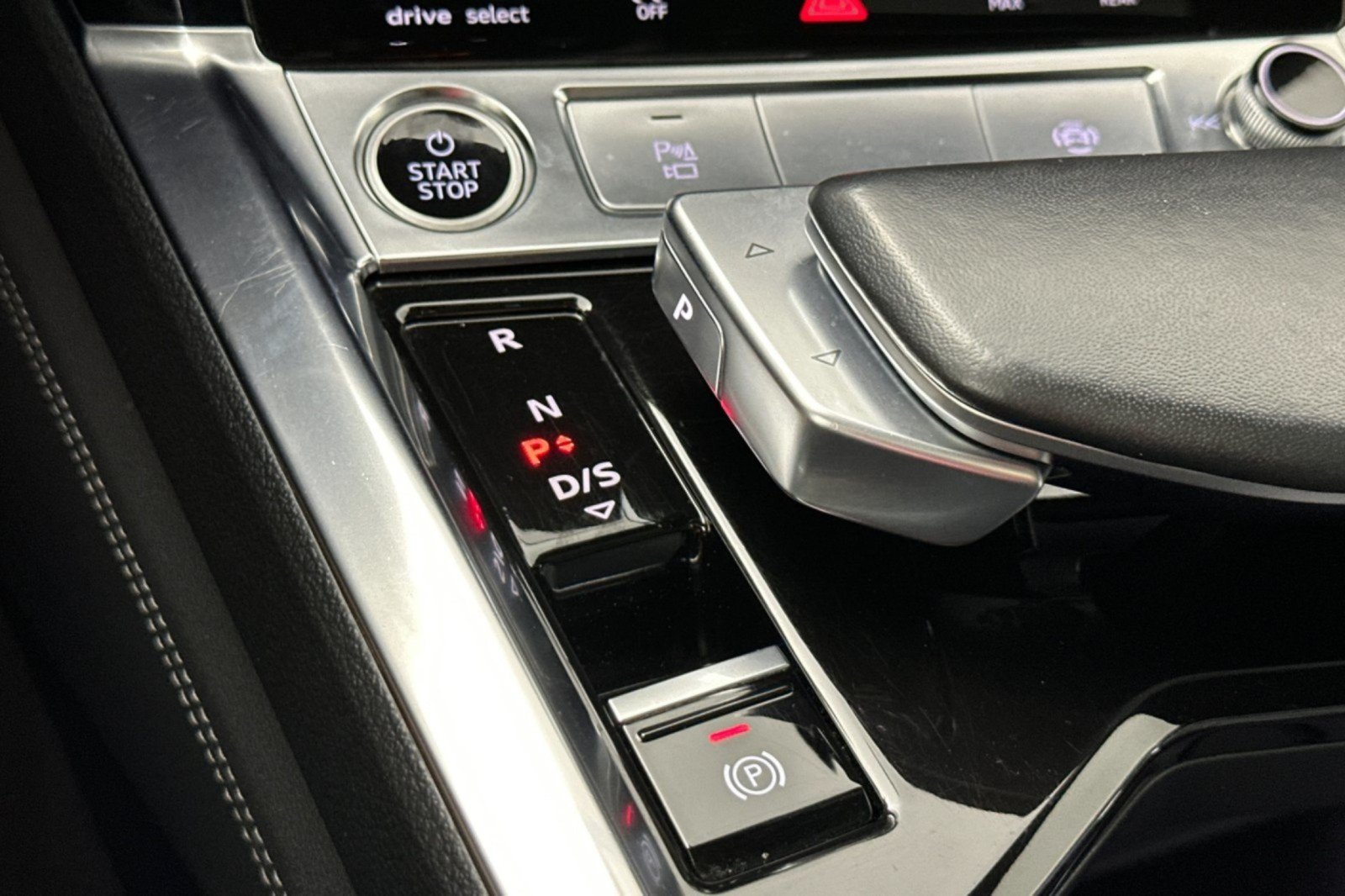 Used 2024 Audi Q8 e-tron Premium Plus AWD/4WD image 21