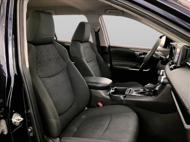 Used 2022 Toyota RAV4 XLE AWD/4WD image 7