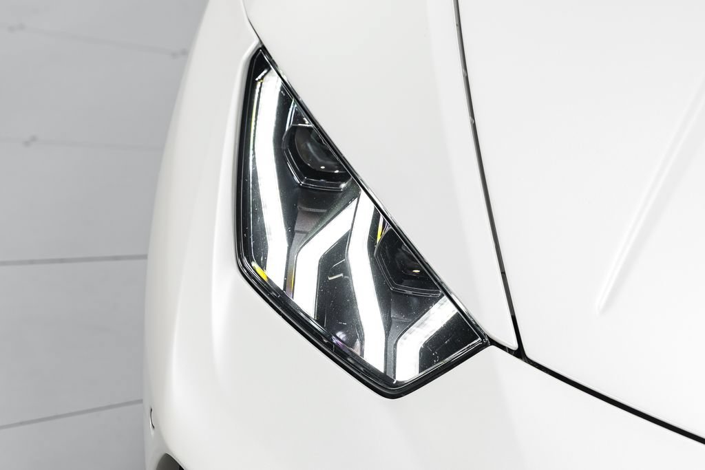 Used 2018 Lamborghini Huracan Performante AWD/4WD image 41