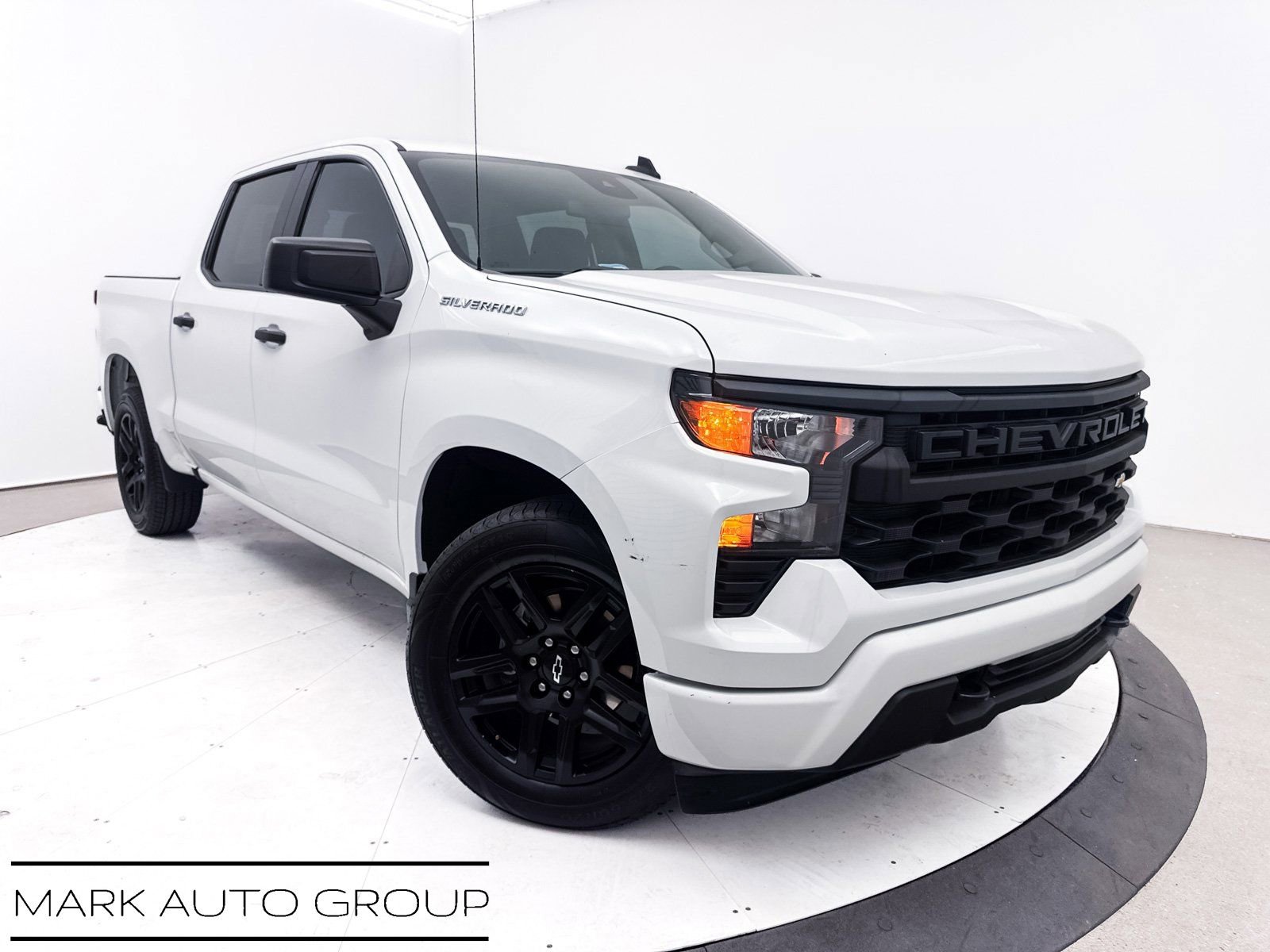 Used 2022 Chevrolet Silverado 1500 Custom image 1