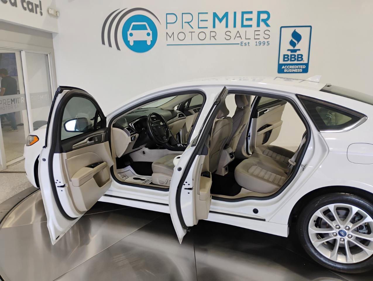 Used 2019 Ford Fusion SE image 7