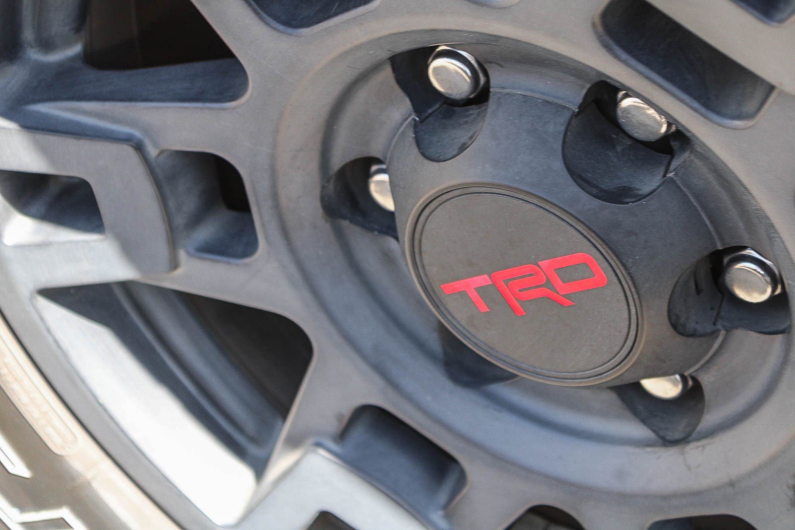 Used 2018 Toyota Tacoma TRD Off-Road w/ Technology Package AWD/4WD image 13