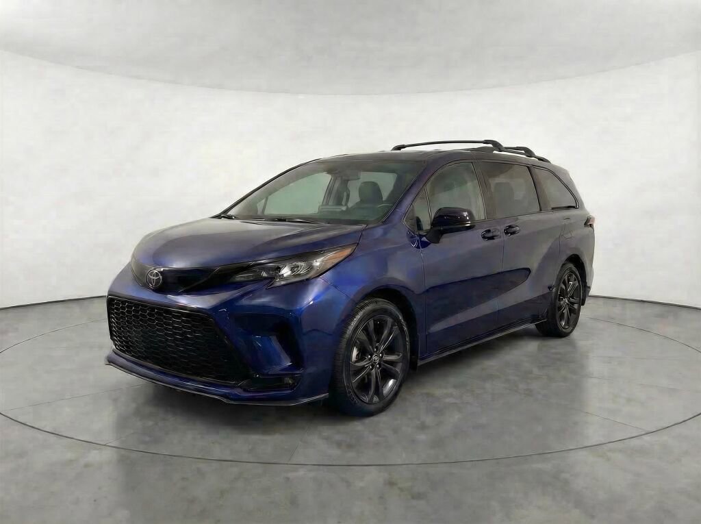 Used 2025 Toyota Sienna XSE w/ XSE Plus Package image 3