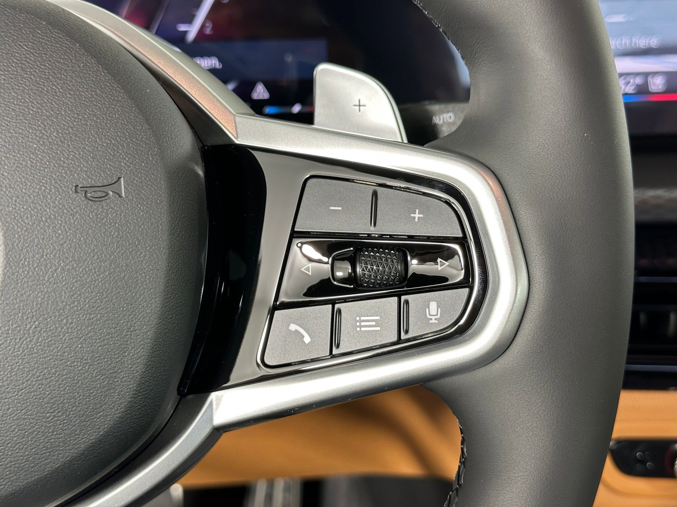 Used 2026 BMW 330i Sedan w/ M Sport Package image 25