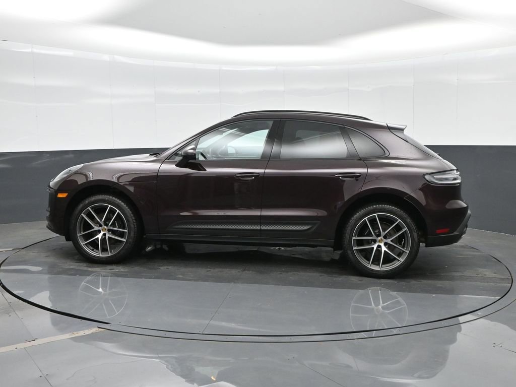 Certified 2025 Porsche Macan image 2