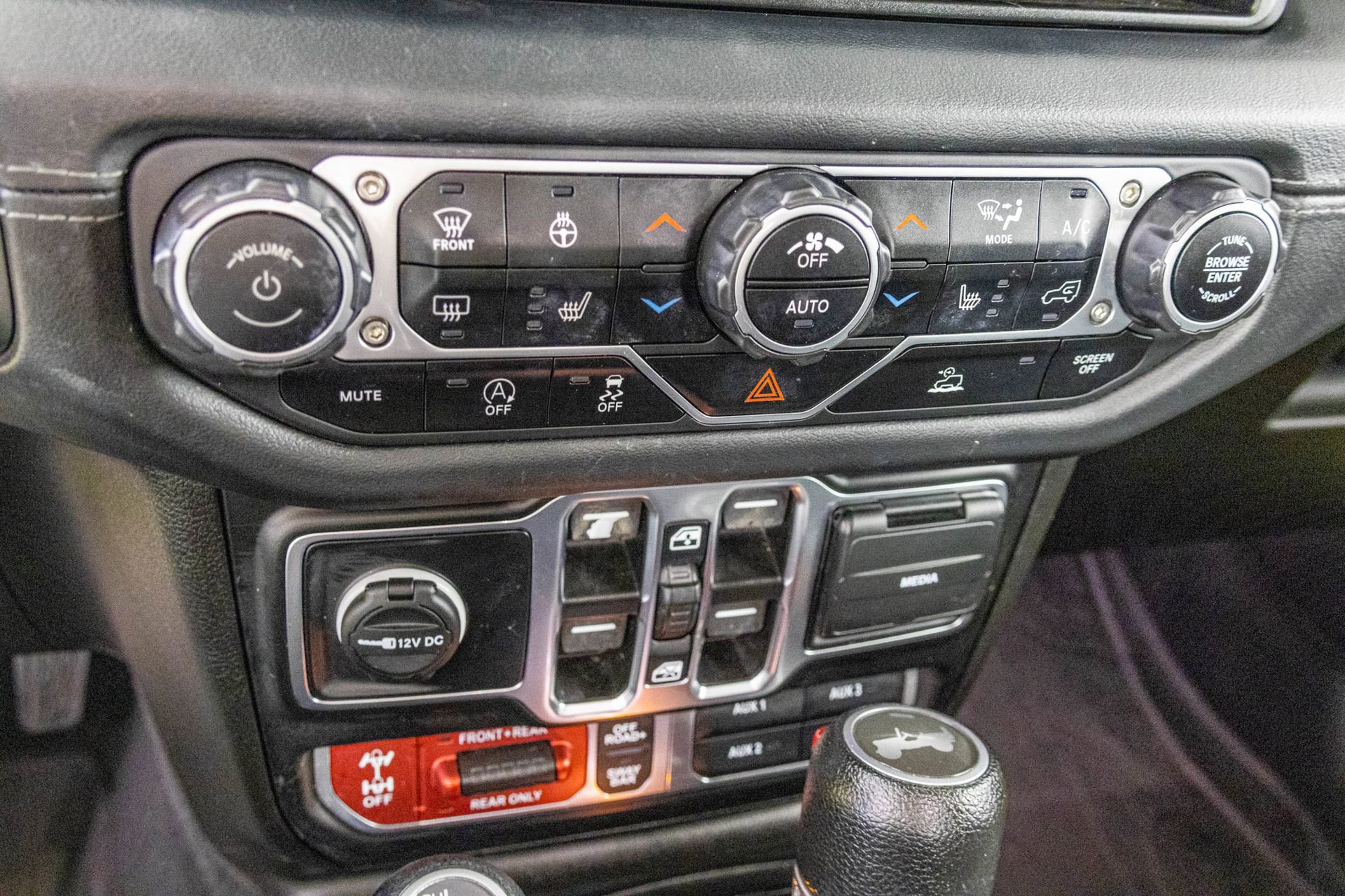 Used 2024 Jeep Wrangler Unlimited Rubicon w/ Convenience Group image 25