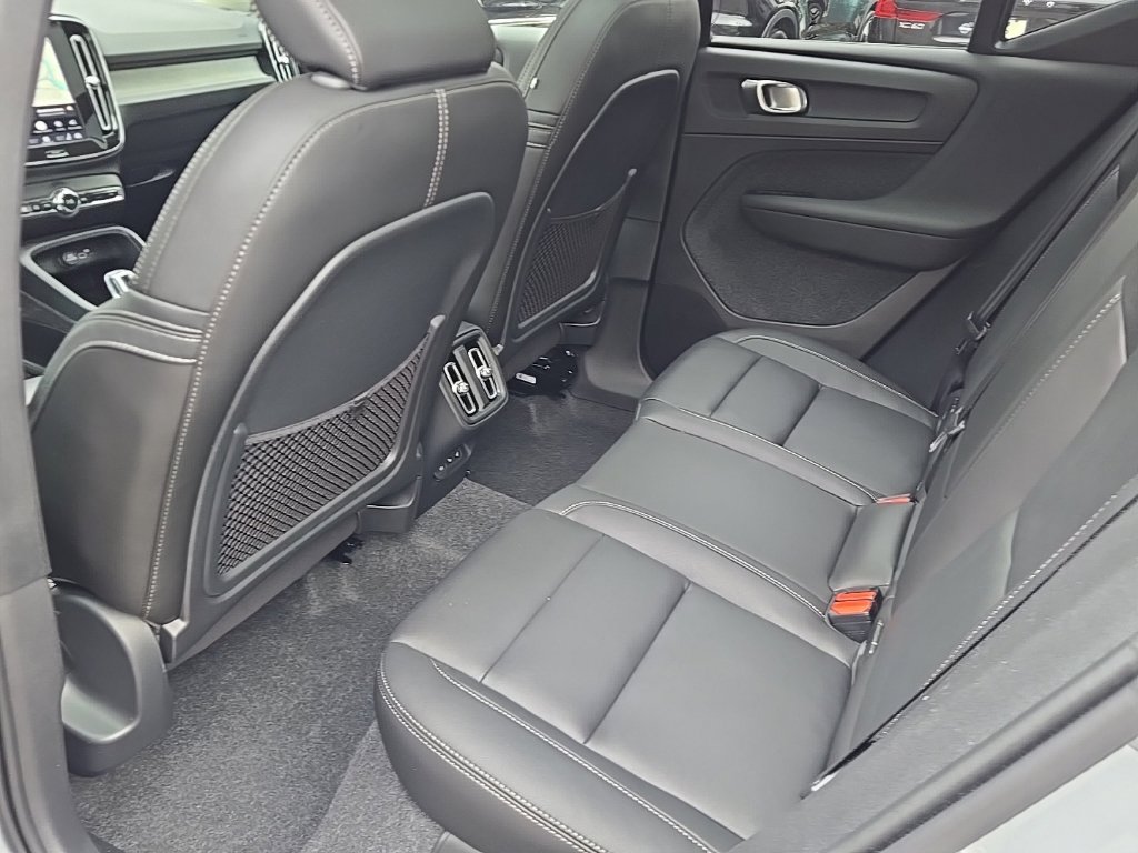 Certified 2025 Volvo XC40 B5 Ultra AWD/4WD image 13