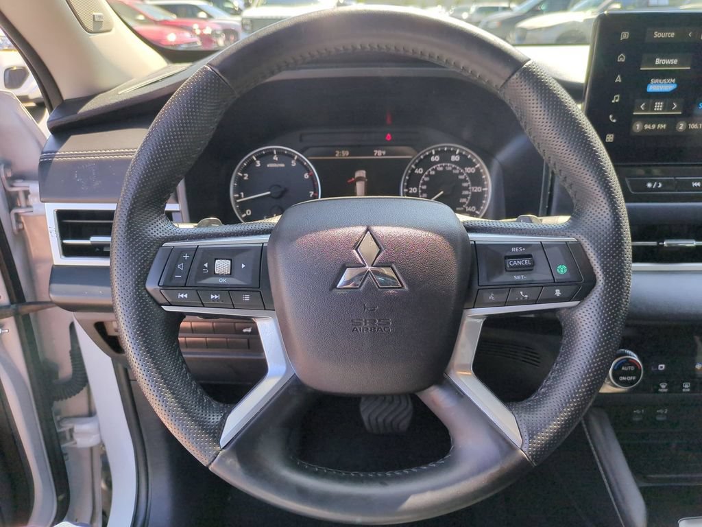 Used 2025 Mitsubishi Outlander SE AWD/4WD image 23