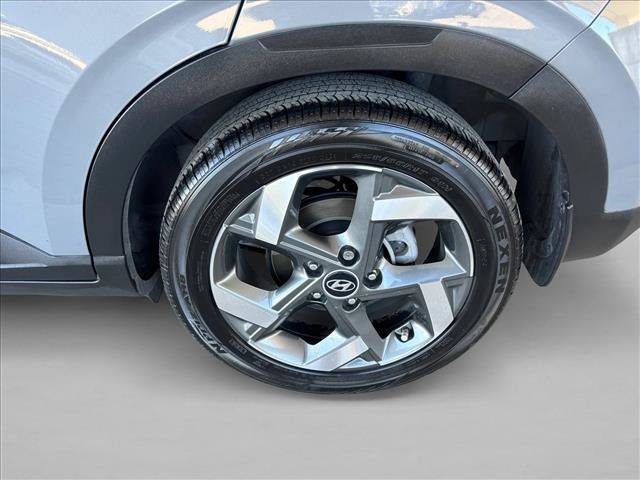 Used 2023 Hyundai Venue SEL FWD image 24