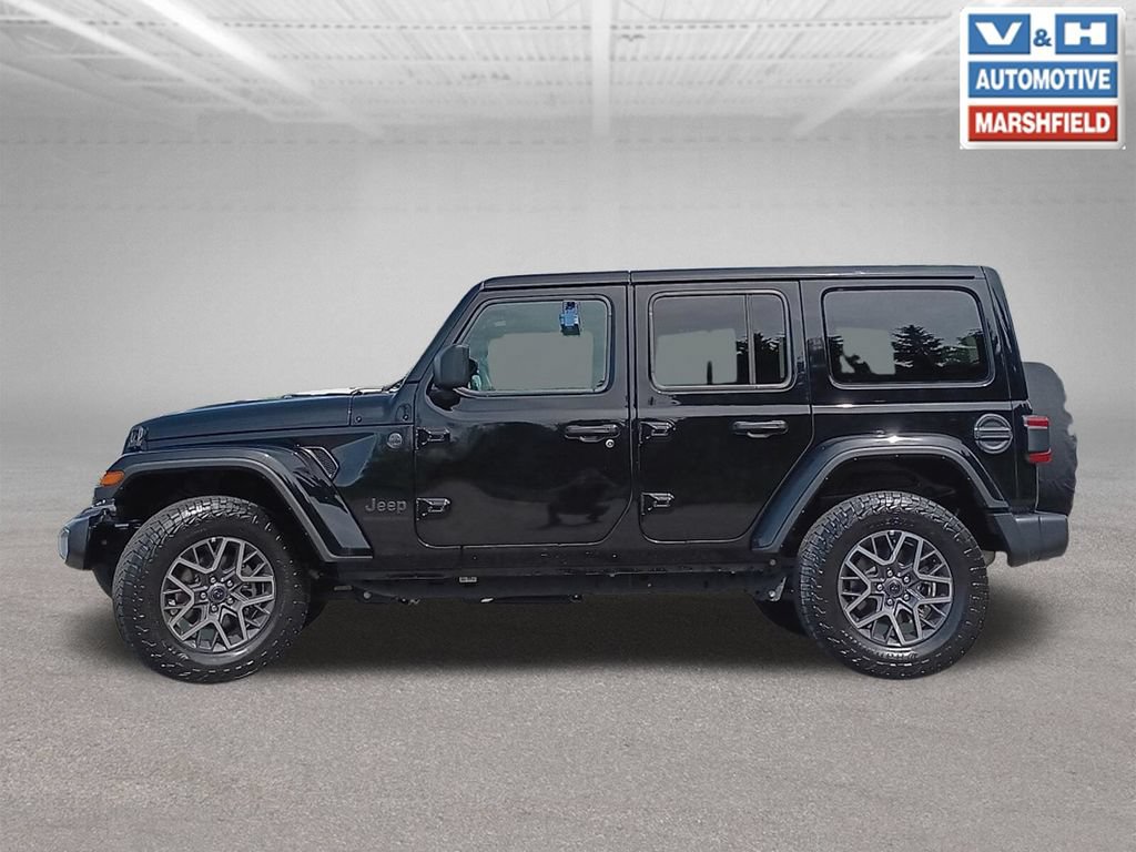 Used 2025 Jeep Wrangler Unlimited Sahara AWD/4WD image 23