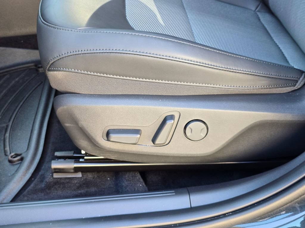 Certified 2025 Kia Niro Wind w/ Wind Preserve Package FWD image 13