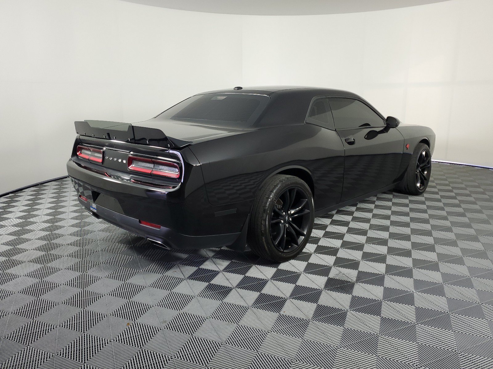 Used 2018 Dodge Challenger SXT w/ Blacktop Package RWD image 7