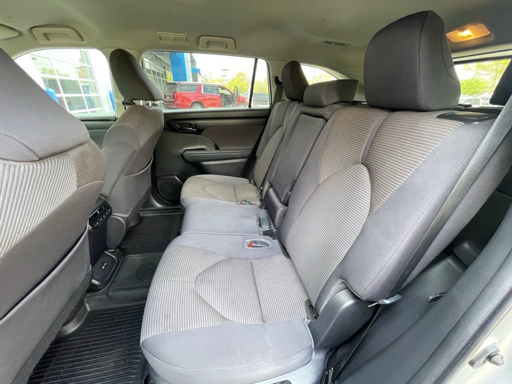 Used 2023 Toyota Highlander LE image 25