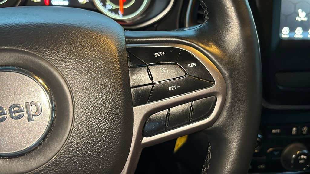 Used 2019 Jeep Cherokee Latitude w/ Cold Weather Group image 14