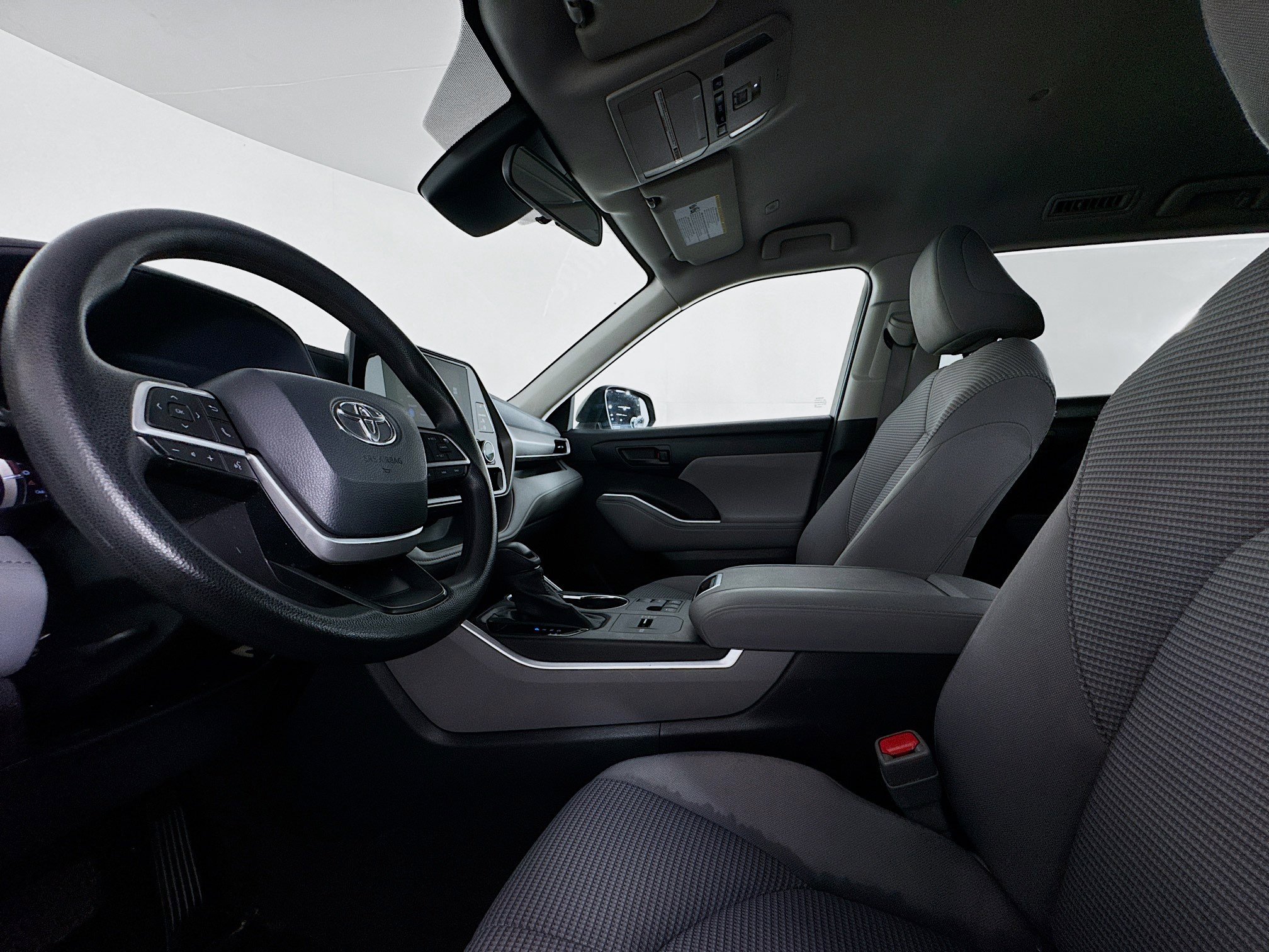 Used 2023 Toyota Highlander L image 21