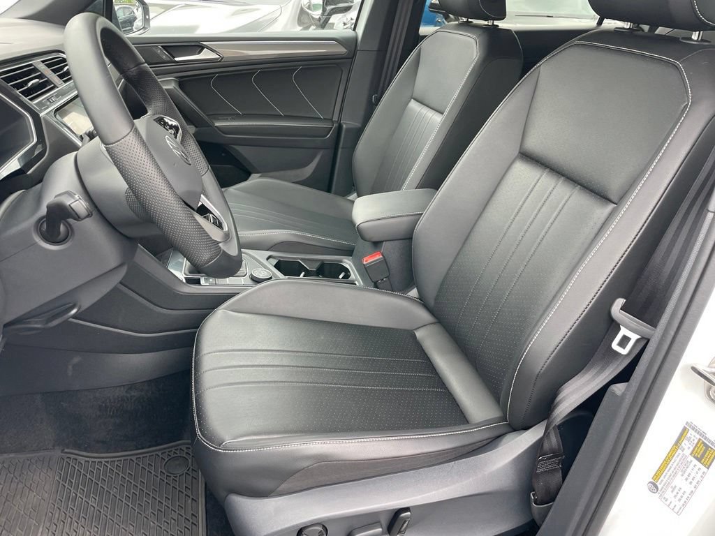 Used 2023 Volkswagen Tiguan SE R-Line AWD/4WD image 6