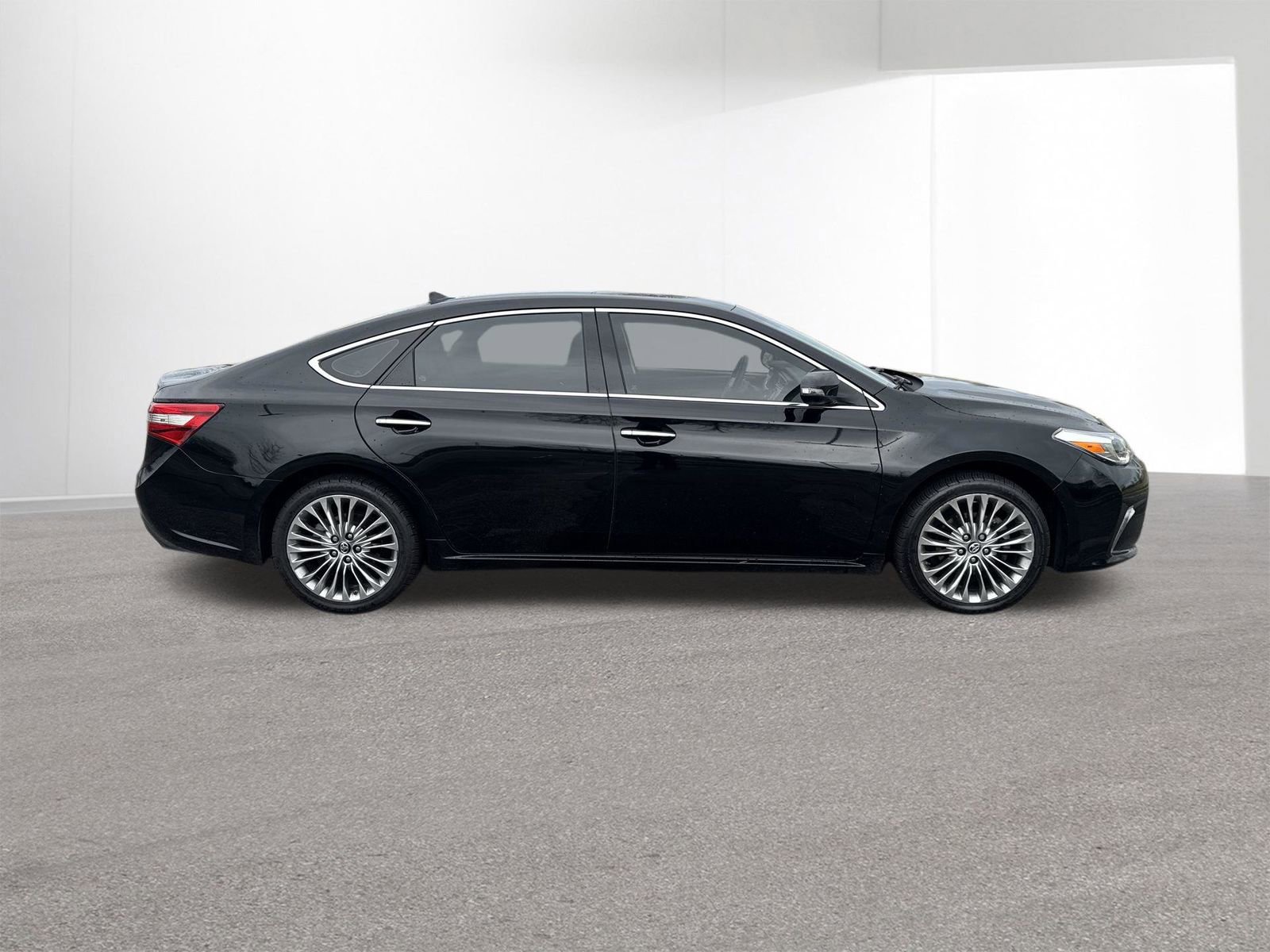 Used 2016 Toyota Avalon Limited w/ Toyota Safety Sense Package image 34