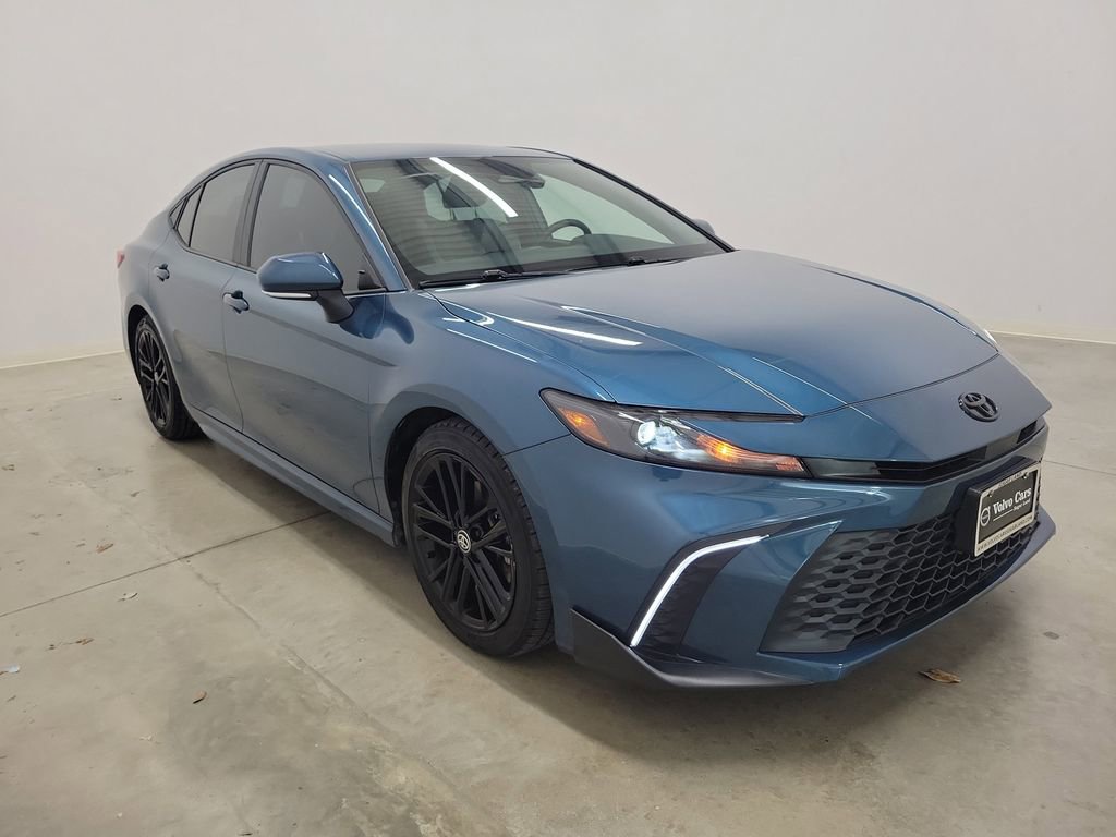 Used 2025 Toyota Camry SE w/ Convenience Package image 4