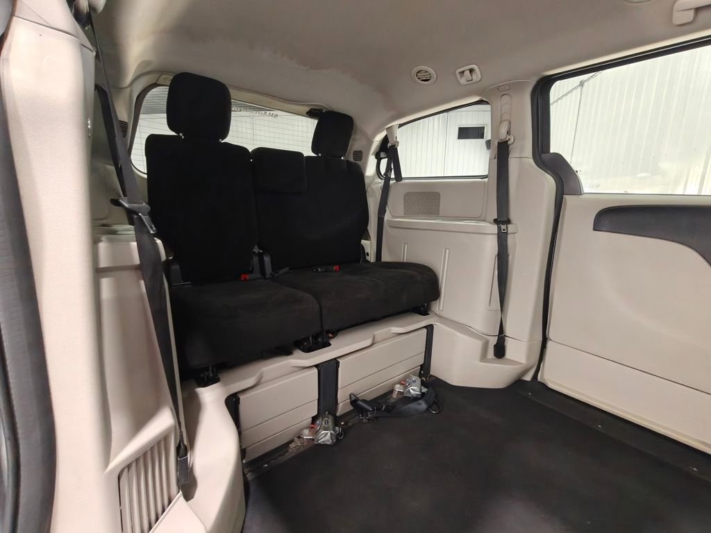 Used 2012 Dodge Grand Caravan SXT image 21