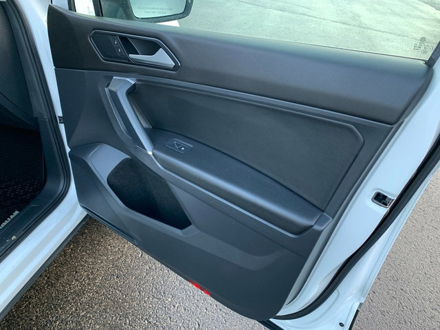 Used 2018 Volkswagen Tiguan SE w/ 18" Alloy Wheels Package image 17