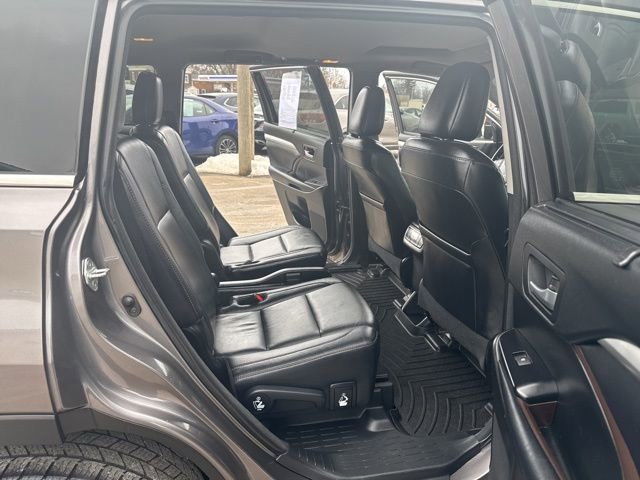 Used 2018 Toyota Highlander XLE image 15